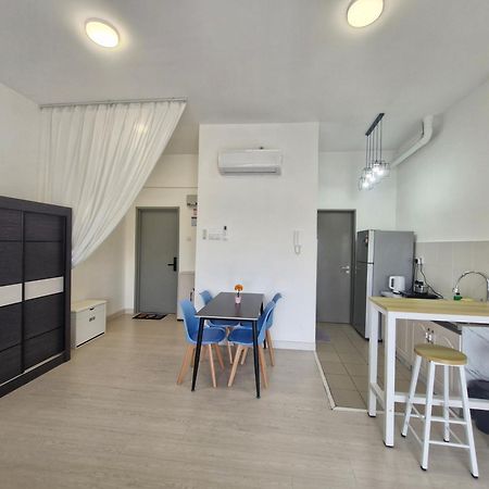 Taman Equine Comfy Studio#Greenery View#4 Pax#Aeon Mall Seri Kembangan Kültér fotó